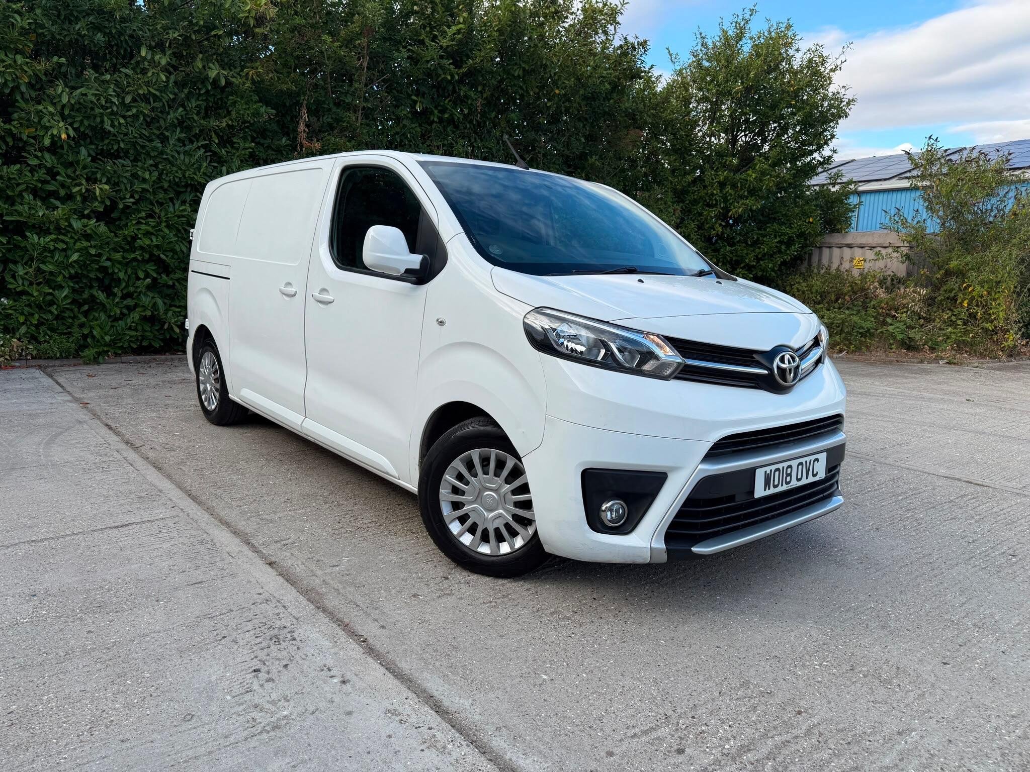 Toyota Proace listing photo