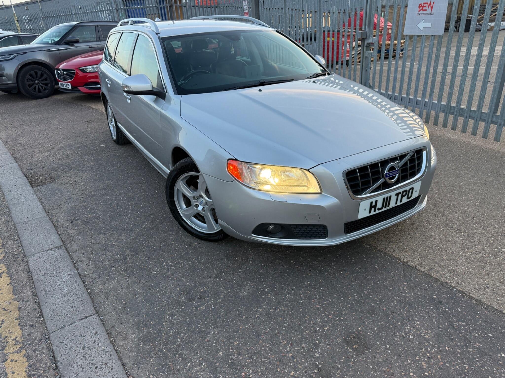 Volvo V70 listing photo